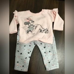 Pullover sweater and sweats